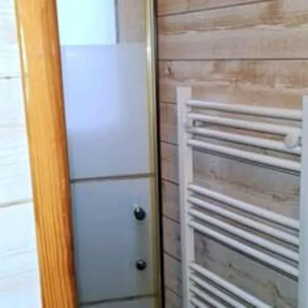 Casa de Férias Petite Maison Bois Cosy Dans Un Ecrin De Verdure