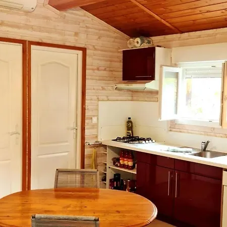 Petite Maison Bois Cosy Dans Un Ecrin De Verdure Casa de Férias *