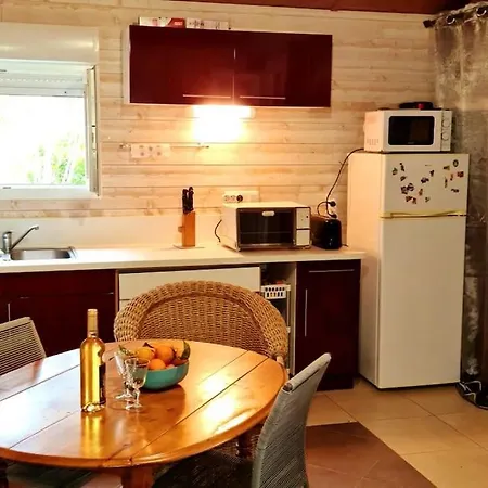 Casa de Férias Petite Maison Bois Cosy Dans Un Ecrin De Verdure Porto-Vecchio (Corsica)